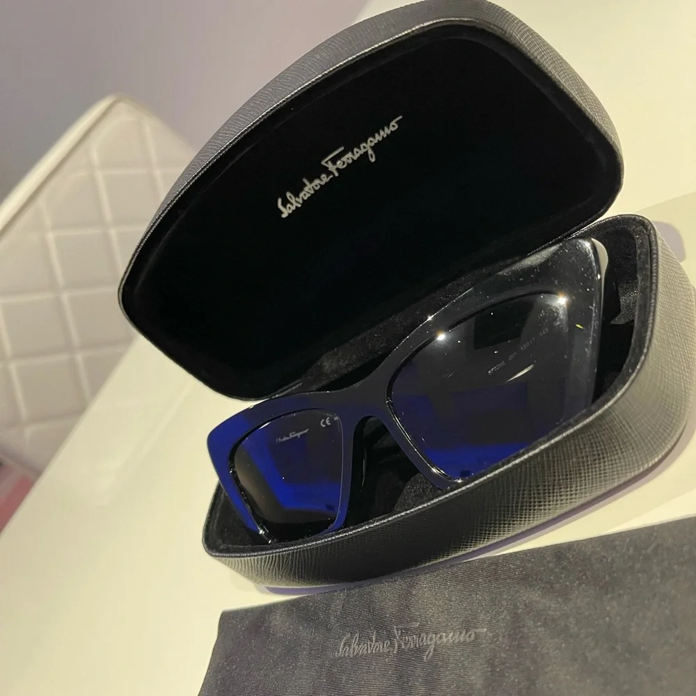 Salvatore Ferragamo, authentic black cat-eye sunglasses - Picture 3 of 7